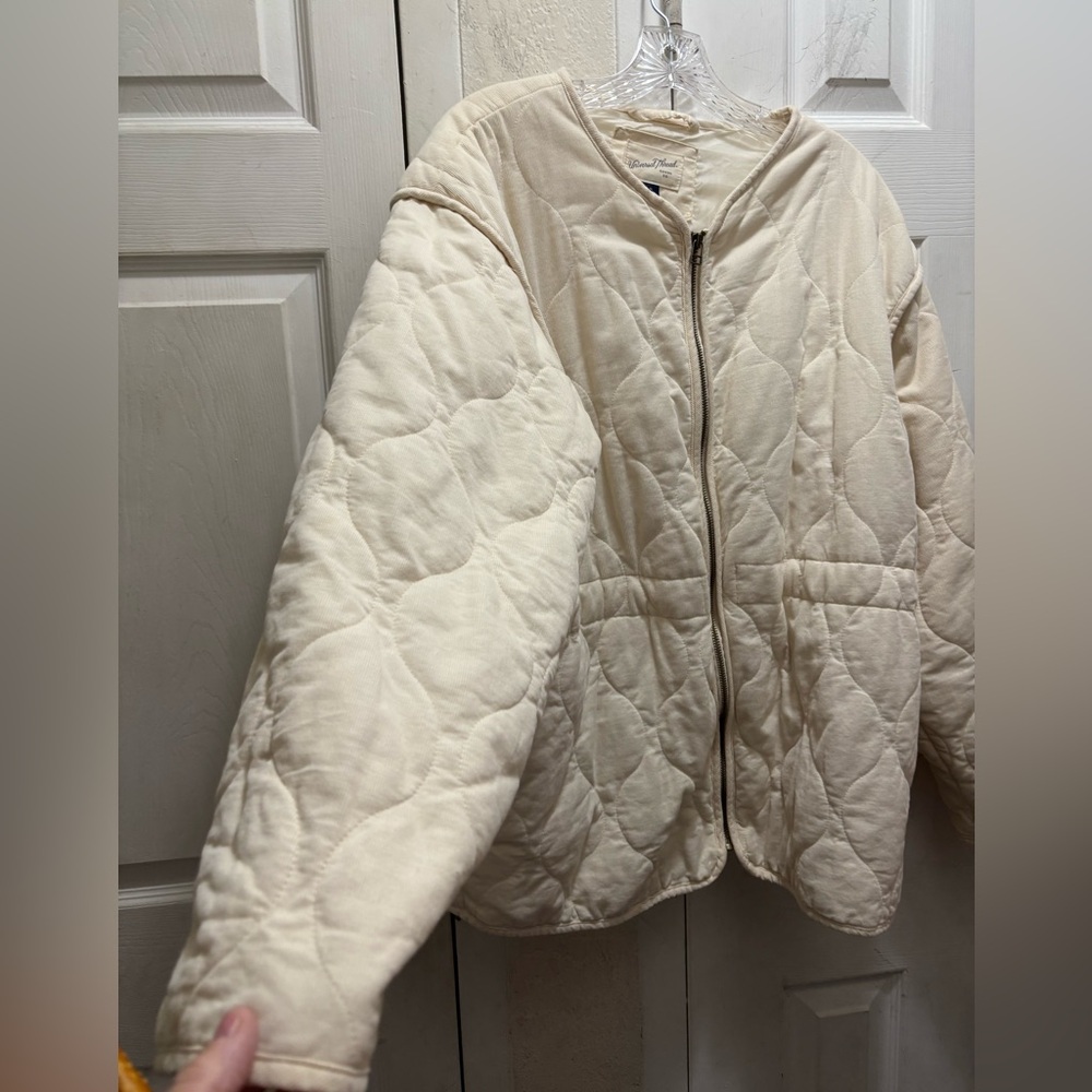 Universal Thread Quilted Puffer Jacket in Cream